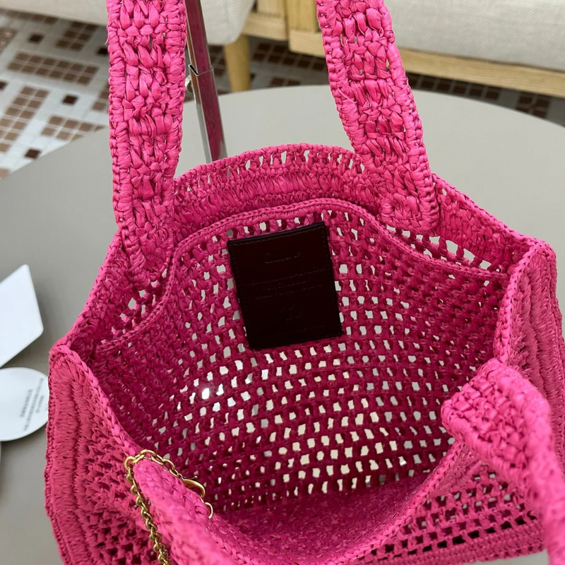 CHLOÉ SUMMER BANANA BAG IN RAFFIA