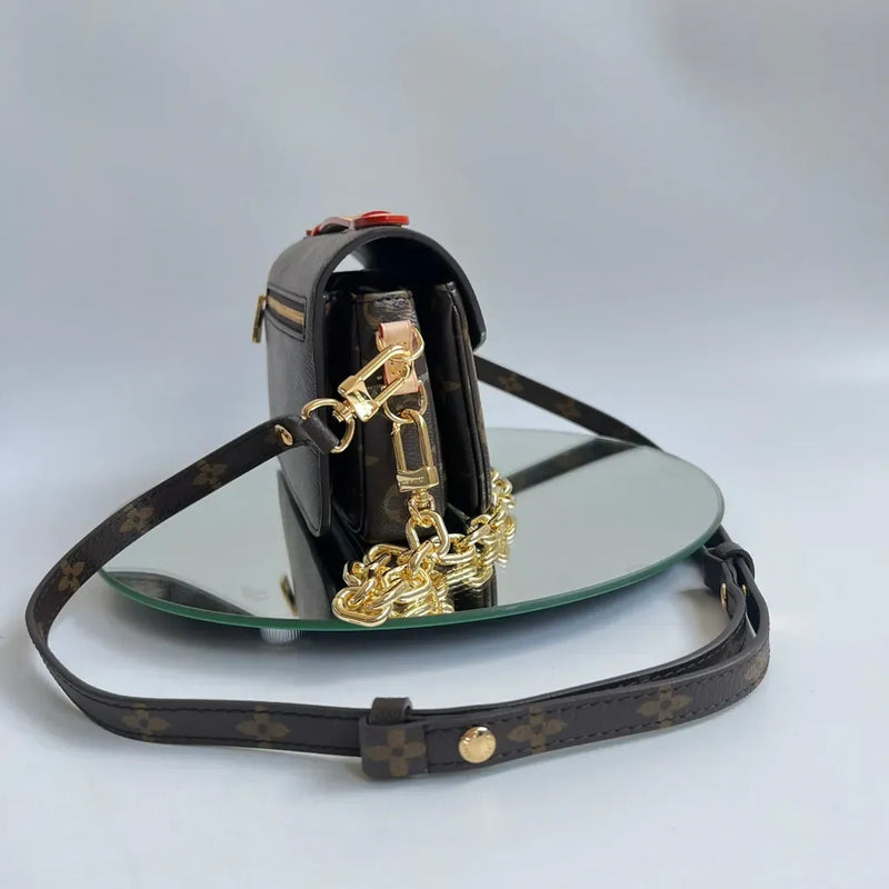 LOUIS VUITTON – POCHETTE MÉTIS EAST WEST BAG